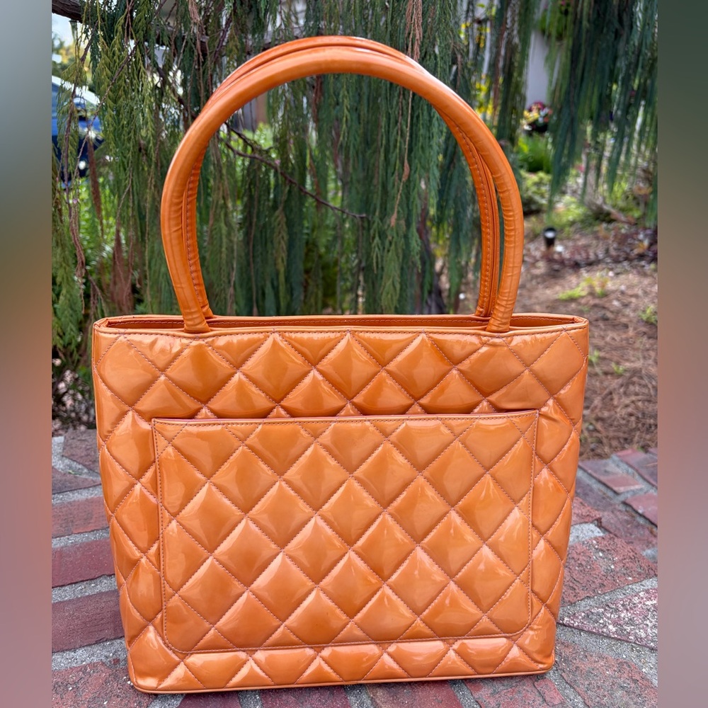Luxurious Authentic CHANEL Iconic Medallion Tote France w/Dustbag ModPop - Picture 4 of 15